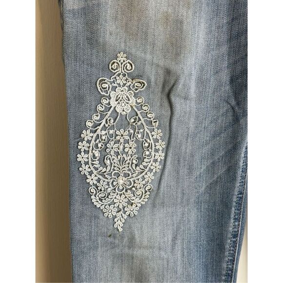 Hollister size 7L butterfly boot cut jeans distressed - Picture 2 of 11